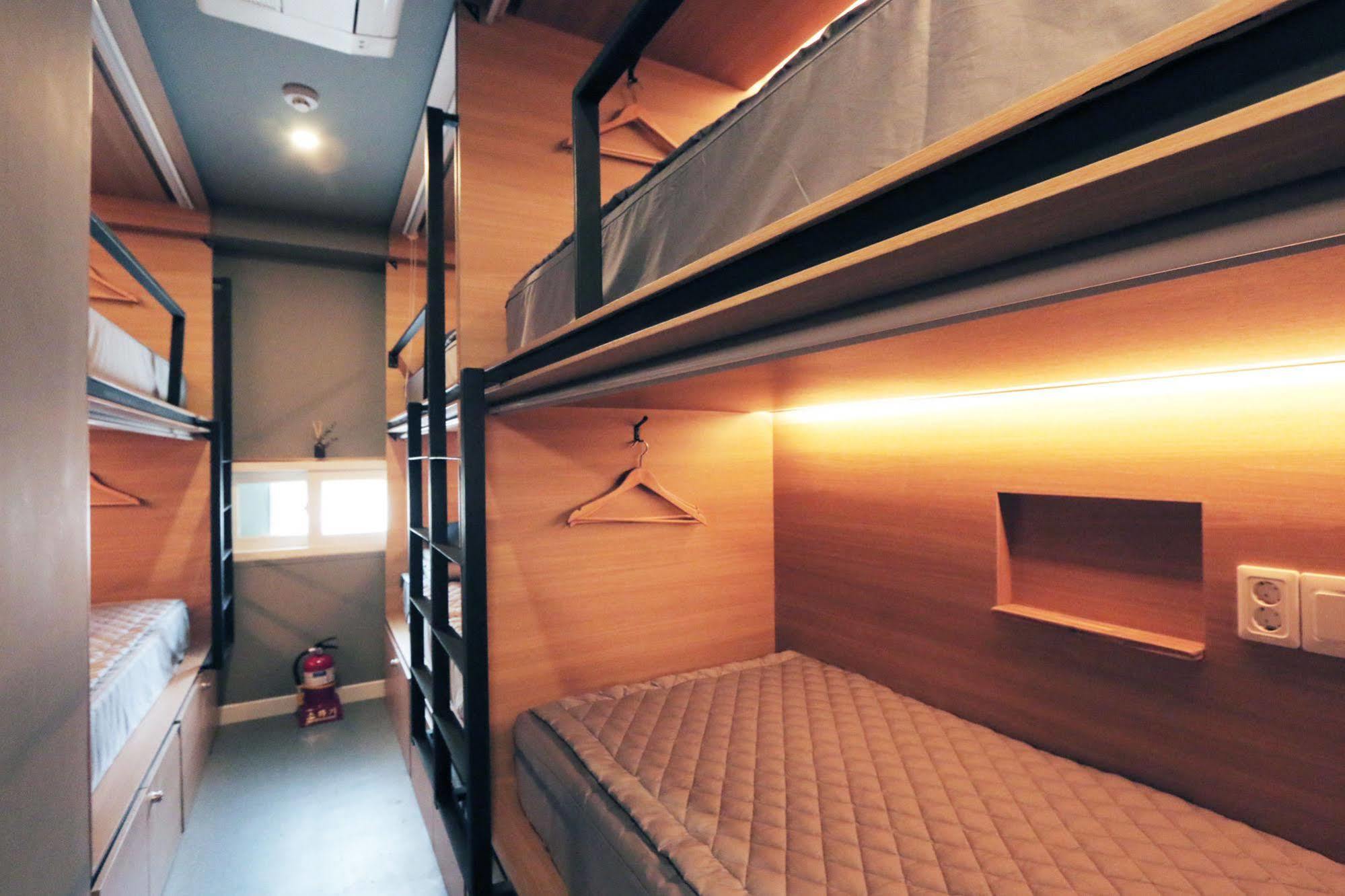 Blueboat Hostel Чонджу Екстер'єр фото